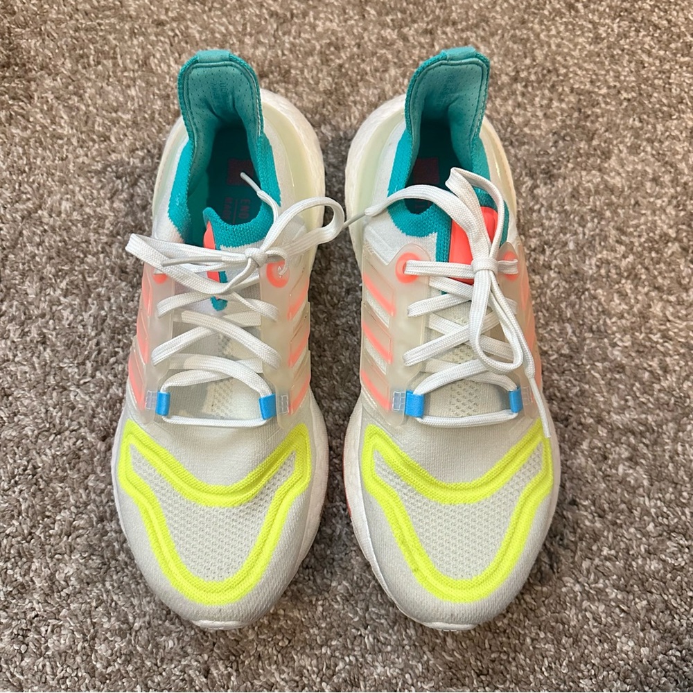 adidas Ultra Boost 22 White Tint Turbo Mint Rush Women’s